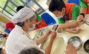 巧手包馄饨，劳动最光荣—记香山实验小学苏报新蕾小记者“包馄饨”活动